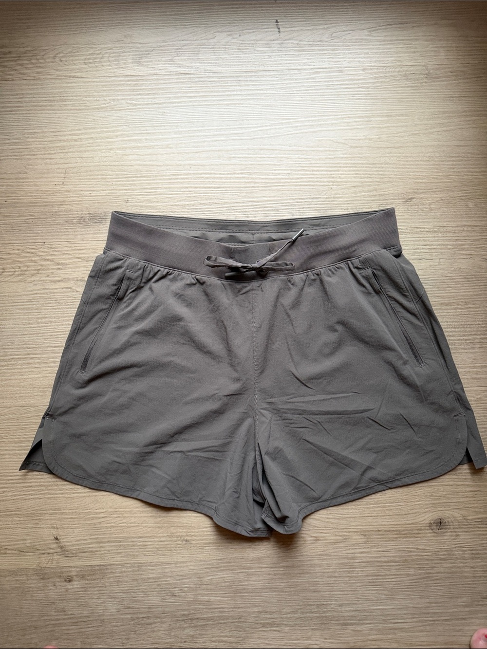 Lululemon Women's License to Train High-Rise Short 4", Nomad, Size 10